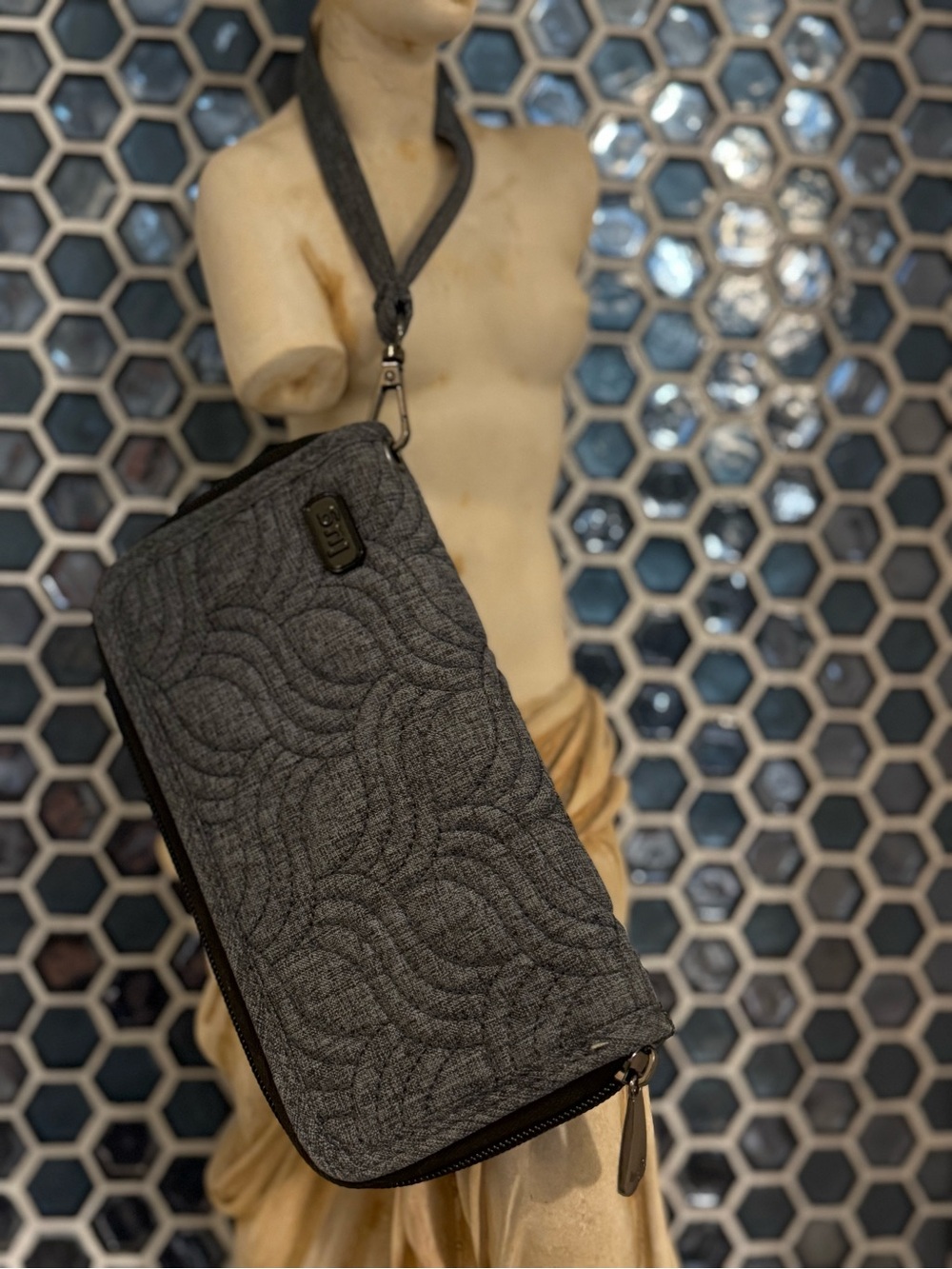 Lug Gray Splits XL RFID Wallet NWOT - Picture 11 of 11